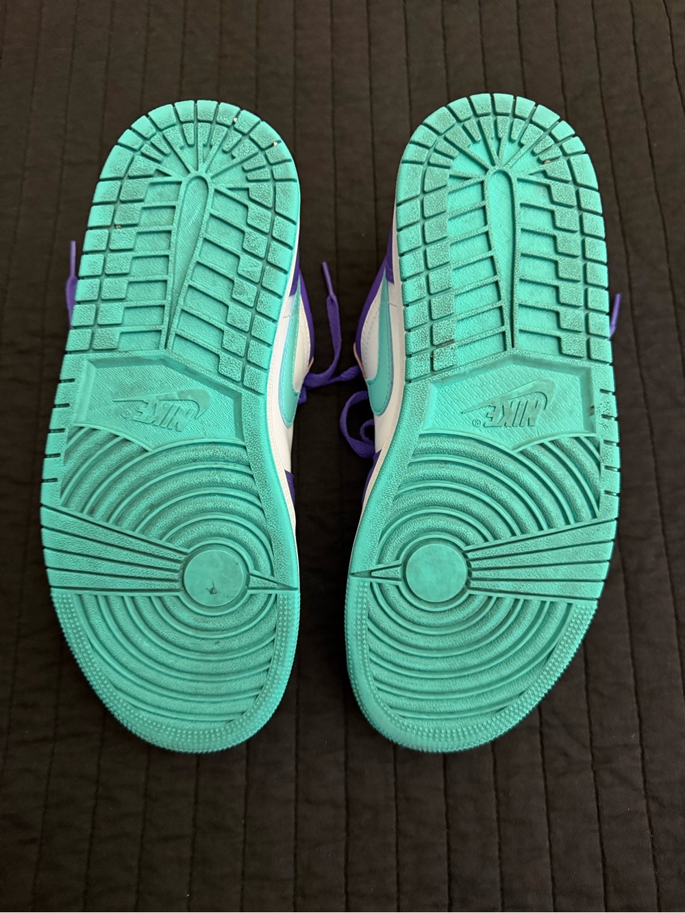 Jordan 1 Low Psychic Purple/Hyper Jade M7.5/W9 - Picture 4 of 7